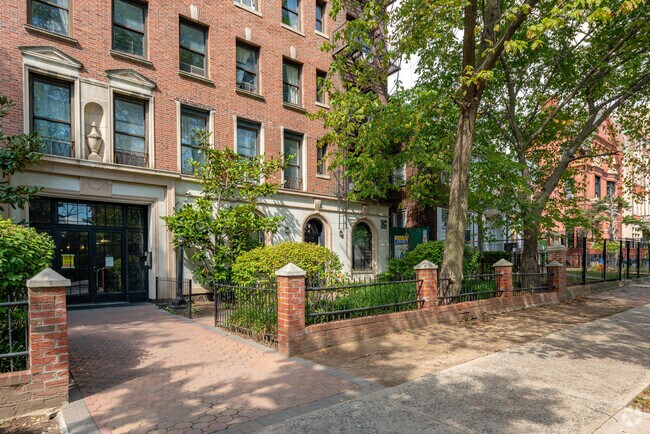Building Photo - 420 Clinton Ave