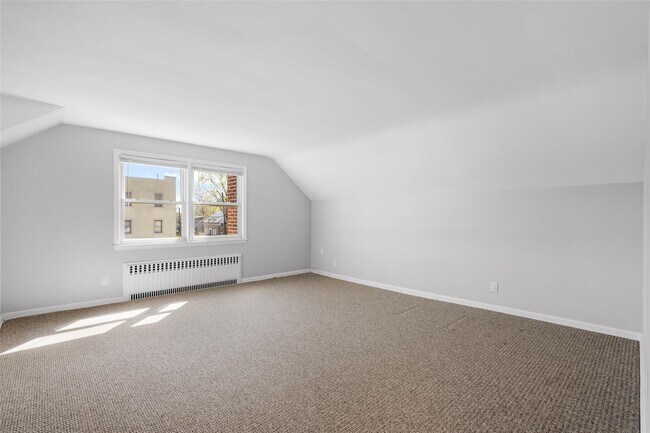 Foto del edificio - 1025 Louise Ave