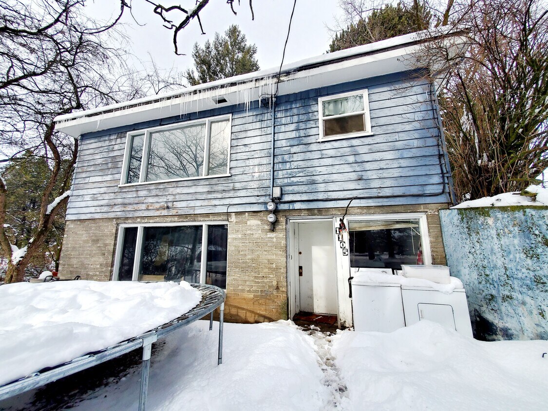 Primary Photo - 1105 NE Gaines Rd