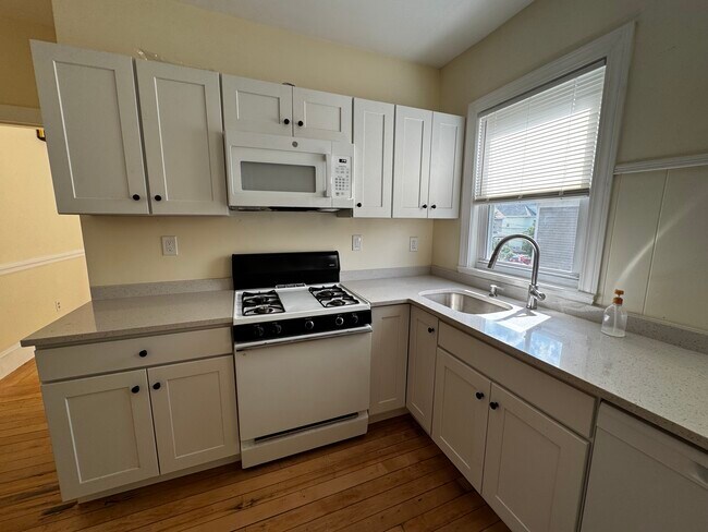 Building Photo - 65 Wareham St