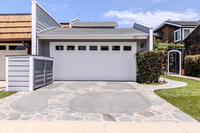 Building Photo - FULLY FURNISHED |Oxnard | 3Bed + 2.5Bath |...