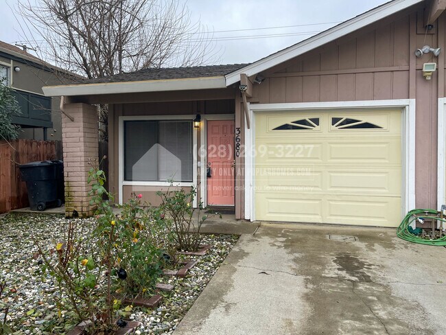 Foto del edificio - 3680 S Port Dr