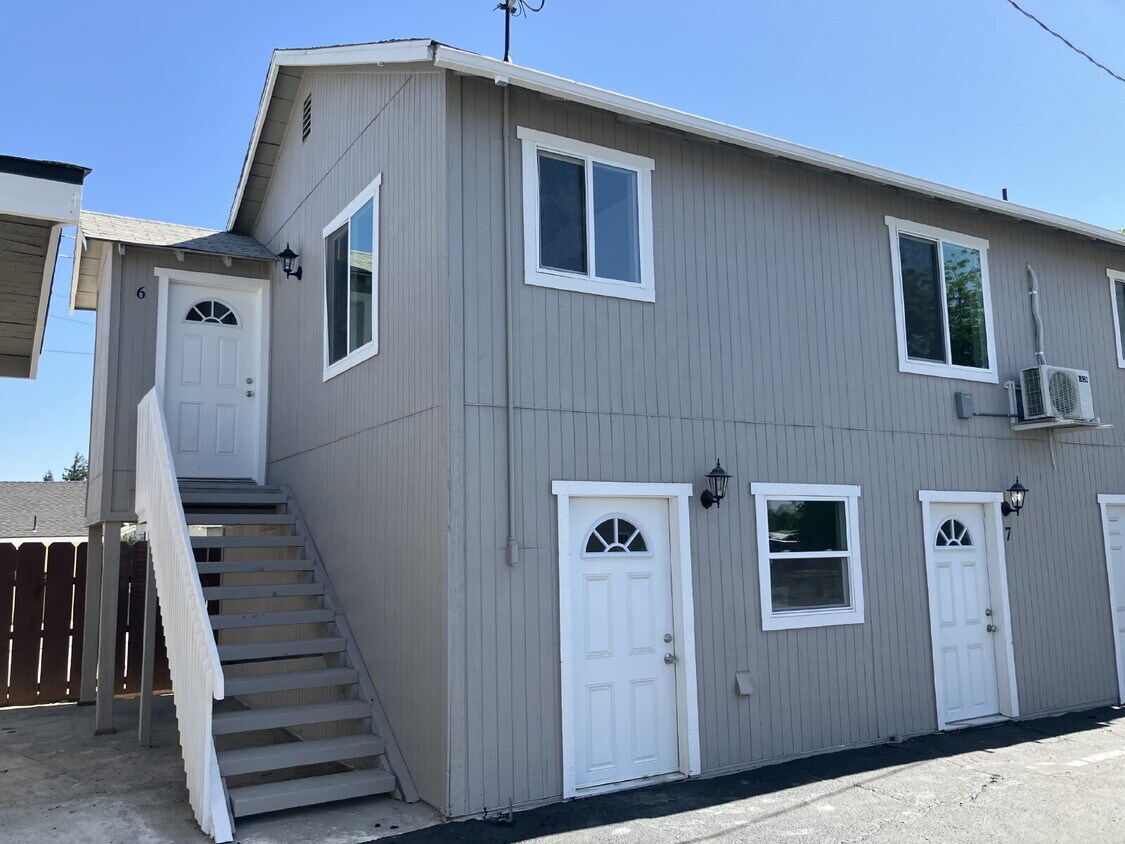 Foto principal - Now Leasing – Fully Renovated 1 Bed / 1 Ba...