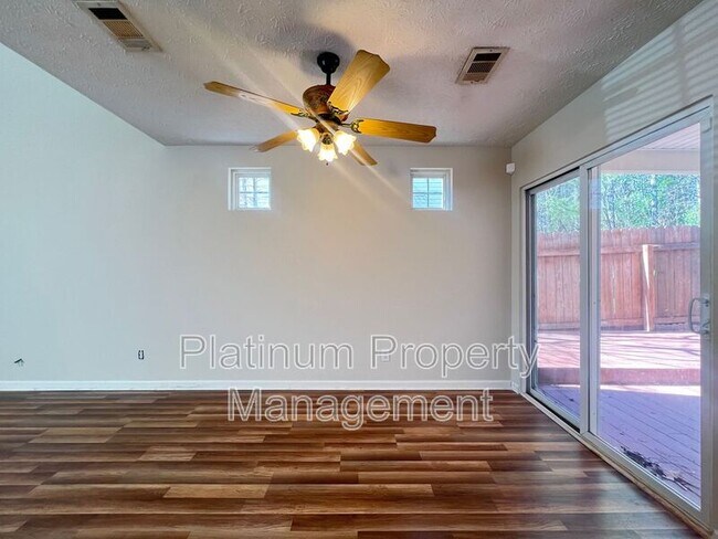 Building Photo - 231 Oak Grove Way