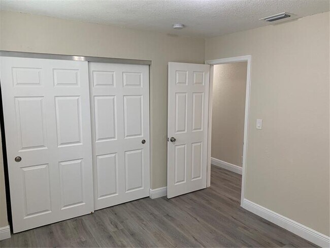 Building Photo - 980 SW 76th Ave