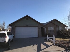 Building Photo - 612 Navajo Loop