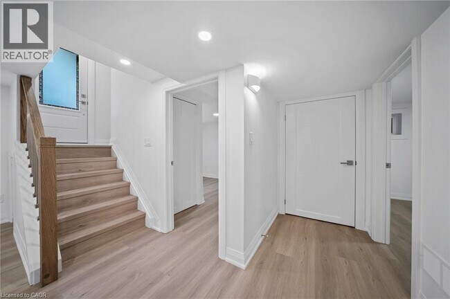 Building Photo - 172 E 34th St