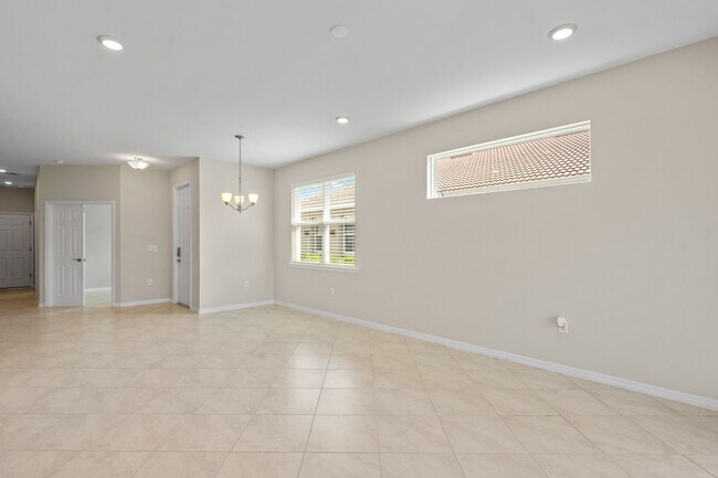 Foto del edificio - 4443 Dutchess Park Rd