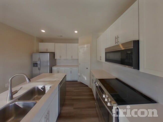 Building Photo - 1610 Lannister Ave