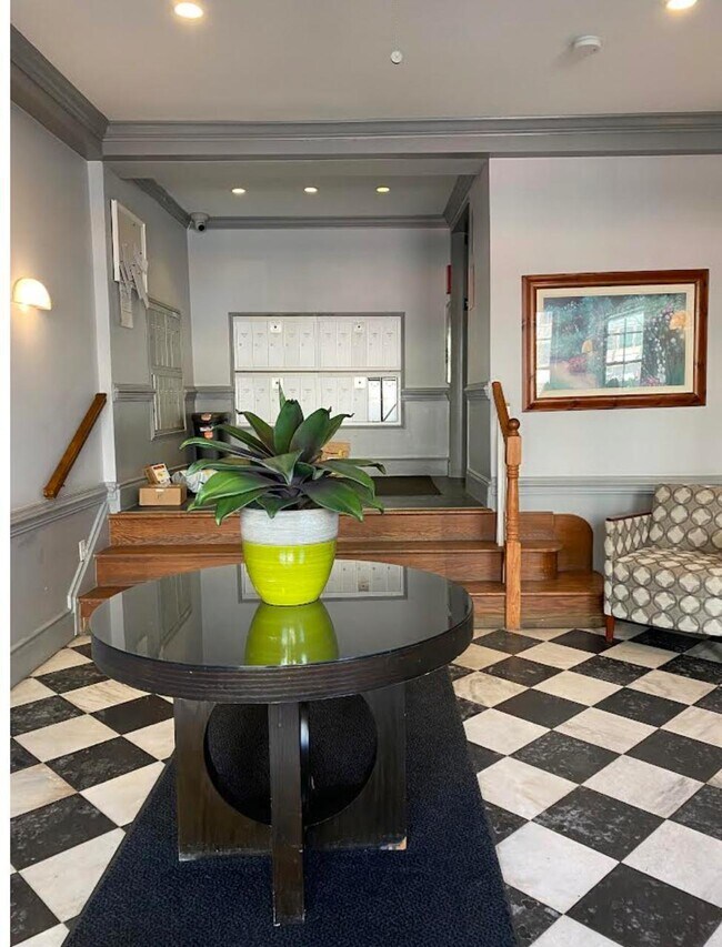 Foto del edificio - Fully Furnished Beautiful Efficiency Condo...
