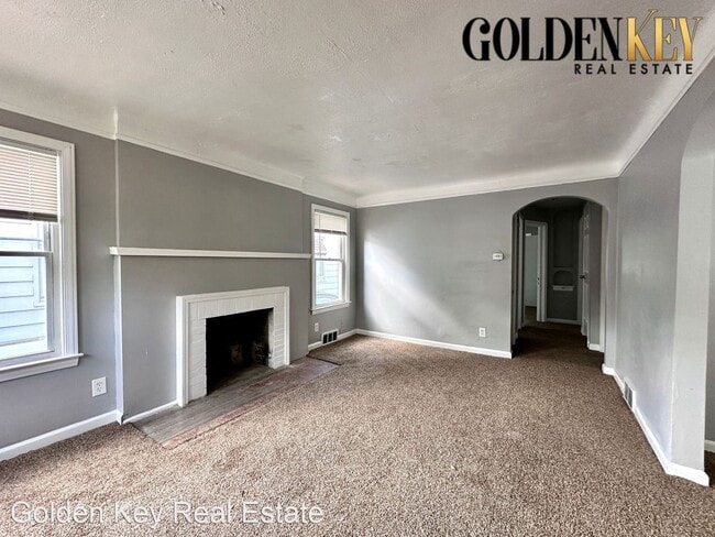 Building Photo - 3 br, 1 bath House - 15431 Saratoga St