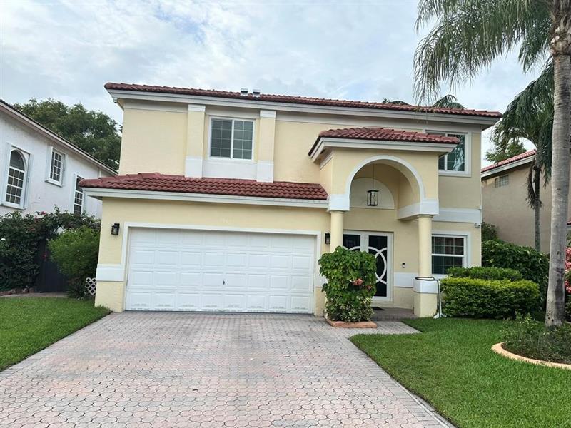 Foto principal - 9821 NW 21st St