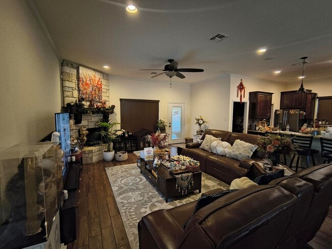 Building Photo - 2321 Cheyenne Trl