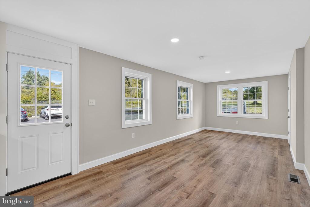 Primary Photo - 2105 Second Street Pike