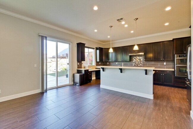 Building Photo - Gorgeous and Very Spacious Home - 3BR 2.5 BA in  San Jose - This is a MUST SEE!!!