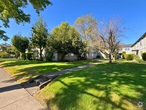 Building Photo - 355 E 19th Ave