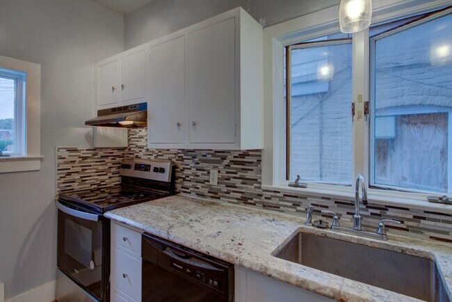 Foto del edificio - 593 N Plum St