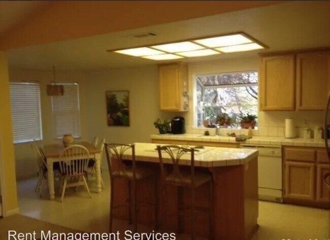 Foto del edificio - 1000 Teal Ct