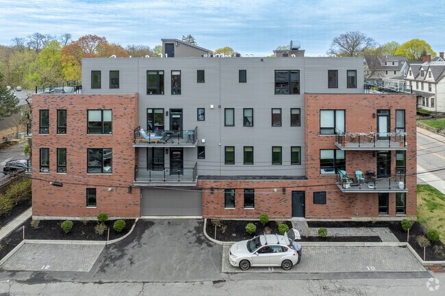 Building Exterior - 1173 Adams St