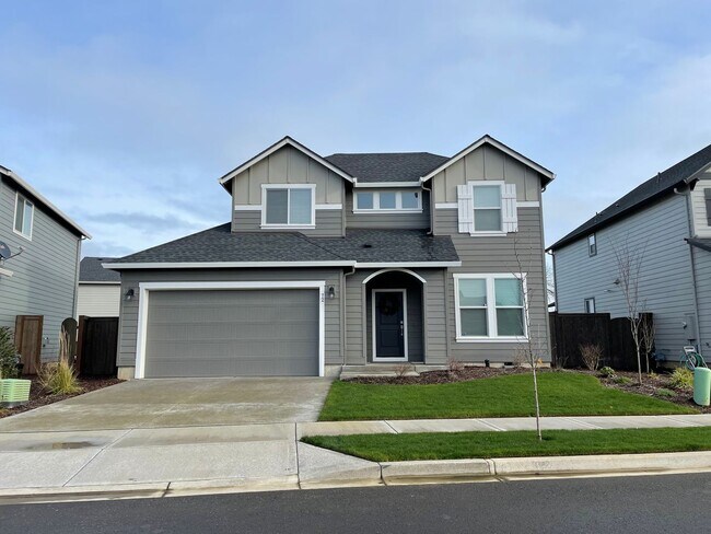 Foto del edificio - NEWER 4 Bed 2.5 Bath Home! MASTER ON MAIN! Located near the Ridgefield Outdoor Recreation Center,...