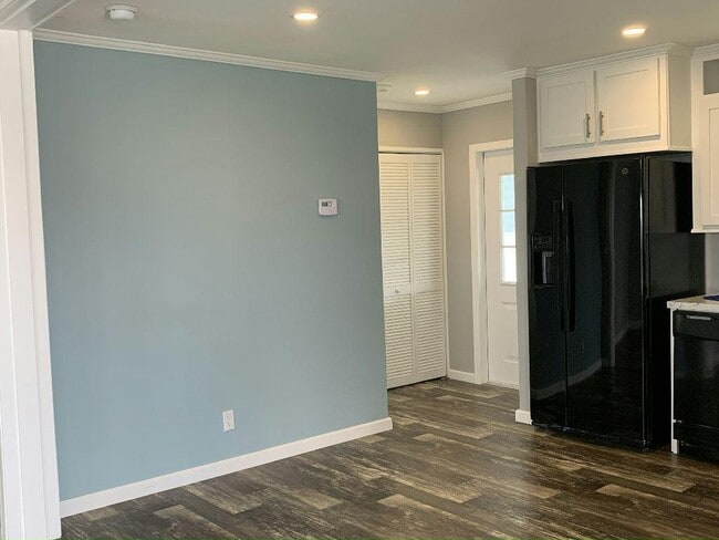 Building Photo - 419 Zeeland St