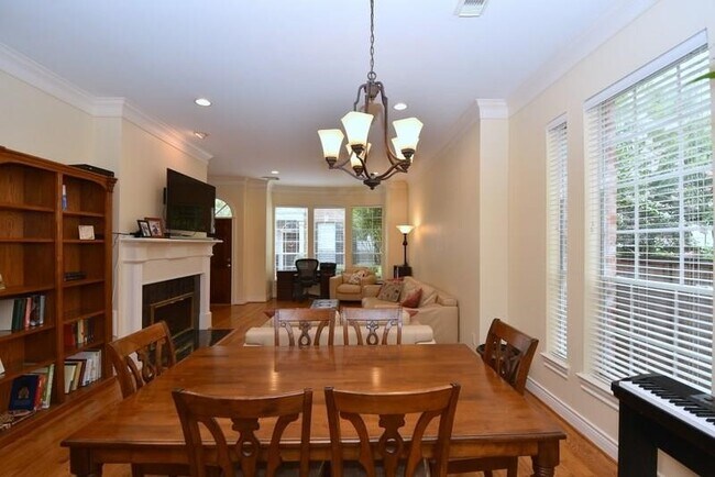 Foto del edificio - 6841 Staffordshire Blvd