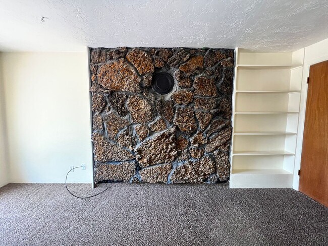 Foto del edificio - Great Property South of Town