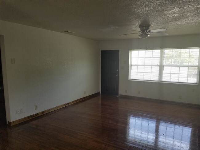 Building Photo - 5817 Hibiscus Rd
