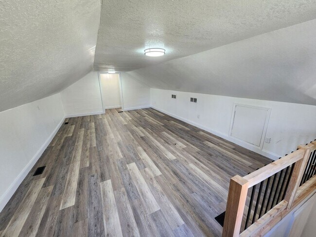 Foto del edificio - 613 N West St