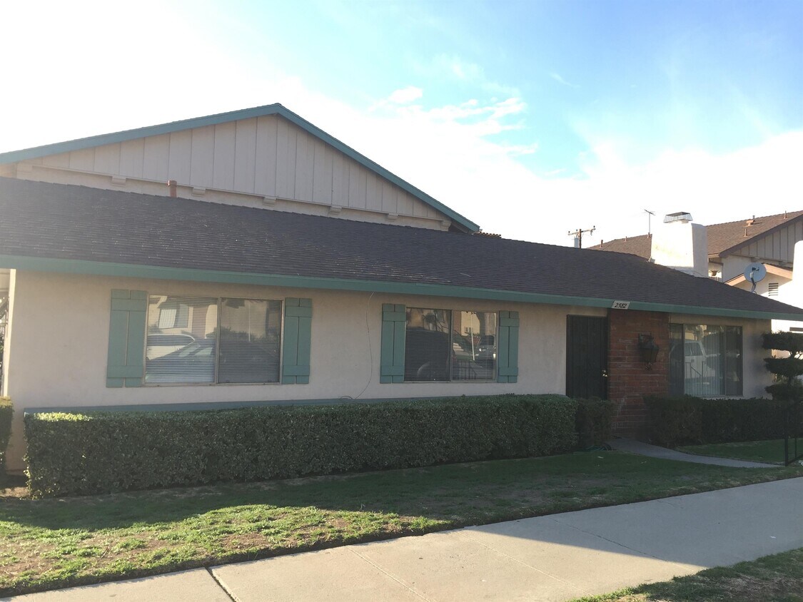 2584 N Bourbon St Unit 2584, Orange, CA 92865 Room for Rent in Orange