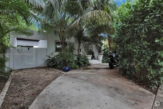 Building Photo - 405 NE 90th St