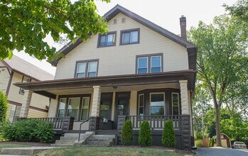 Building Photo - 2371 Summit St