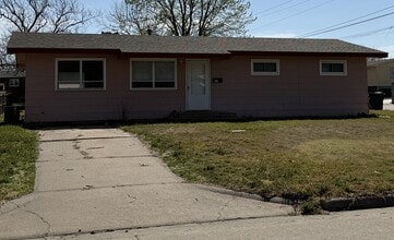 Building Photo - 502 N Cedar St
