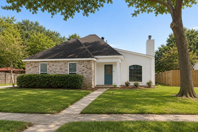 Building Photo - 13333 Parwood Ave
