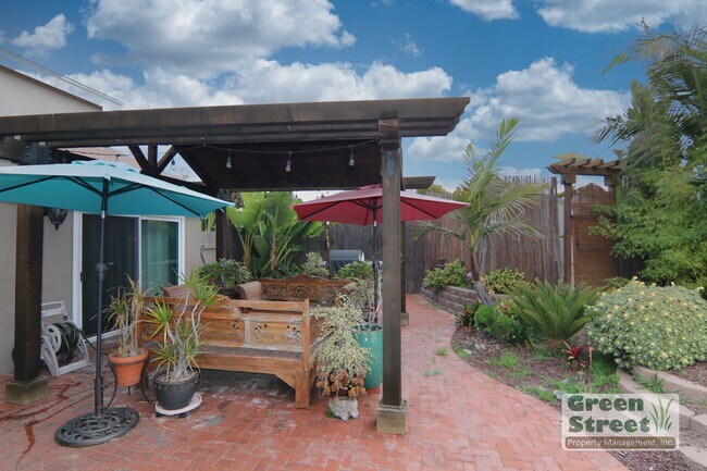 Building Photo - 6939 Glenflora Ave