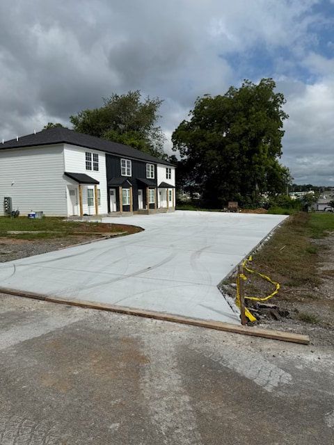 Building Photo - 112 Martin St