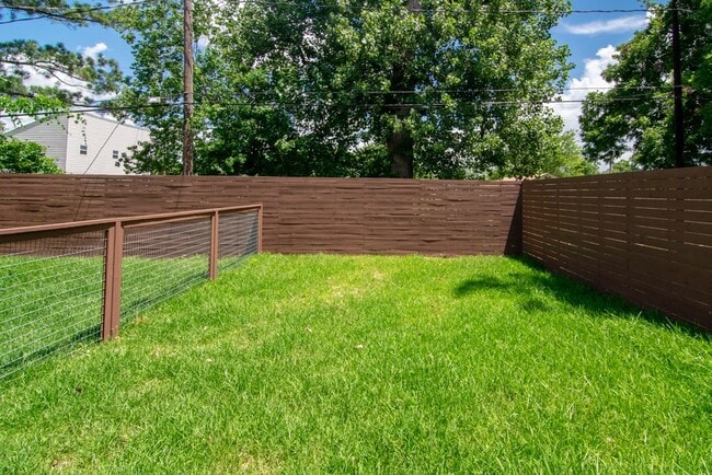 Foto del edificio - 317-A E 35th St