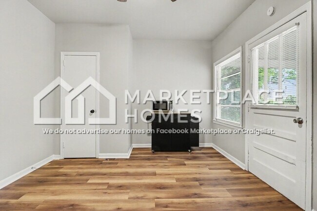Foto del edificio - 876 Custer St