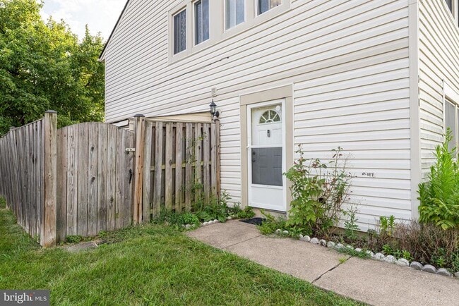 Building Photo - 300 Reneau Way
