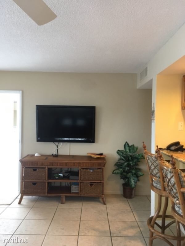 Foto del edificio - 25900 Hickory Blvd