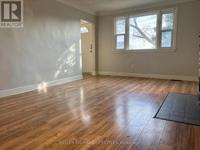 Photo du bâtiment - 678 Oxford St E