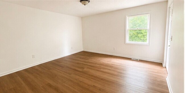 Foto del edificio - 451 Woodview Dr