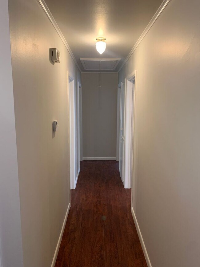 Foto del edificio - 805 N Hall Ave