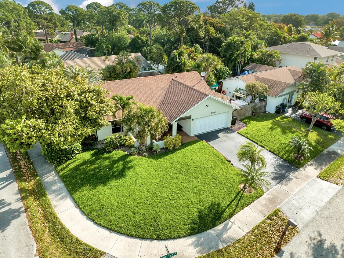 3997 NW 7th Ct, Delray Beach, FL 33445 House for Rent in Delray Beach