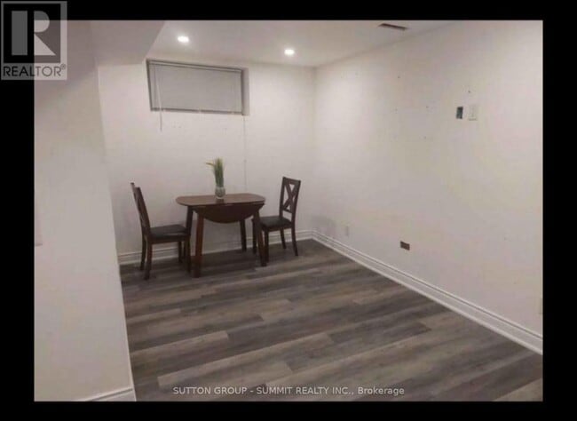 Building Photo - 4932 Aurora Rd