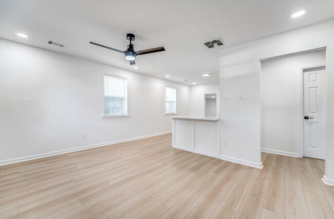 Building Photo - 1865 Feber Ave