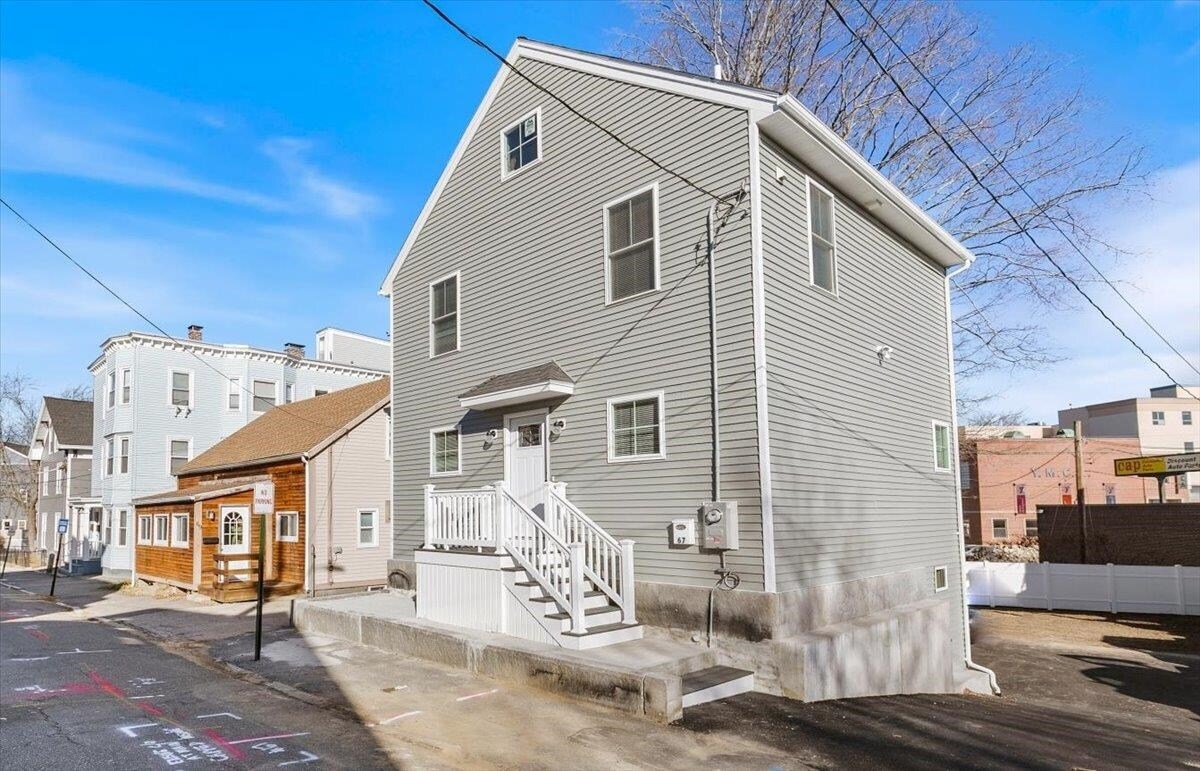 Primary Photo - 67 Pecker St
