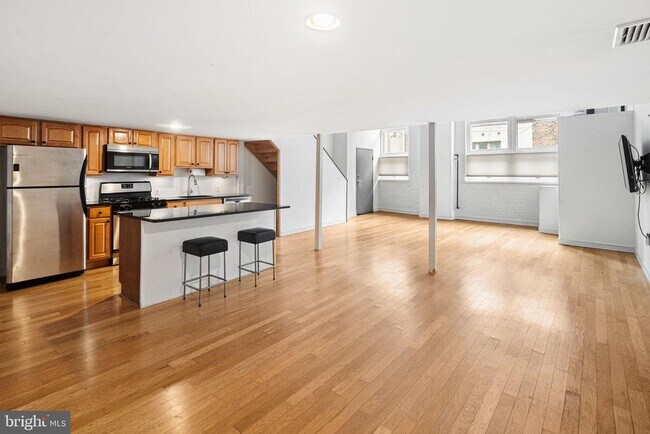 Building Photo - 810 N Hancock St