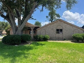 Building Photo - 1014 E San Augustine St