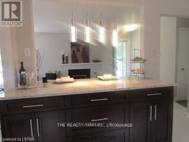 Photo du bâtiment - 683 Fanshawe Park Rd E